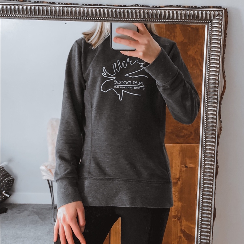 grey crewneck